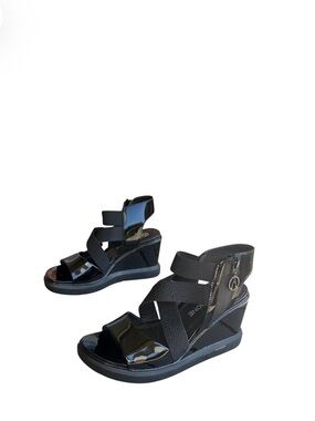 Wishbone Black Patent Unique Wedge Sandals
